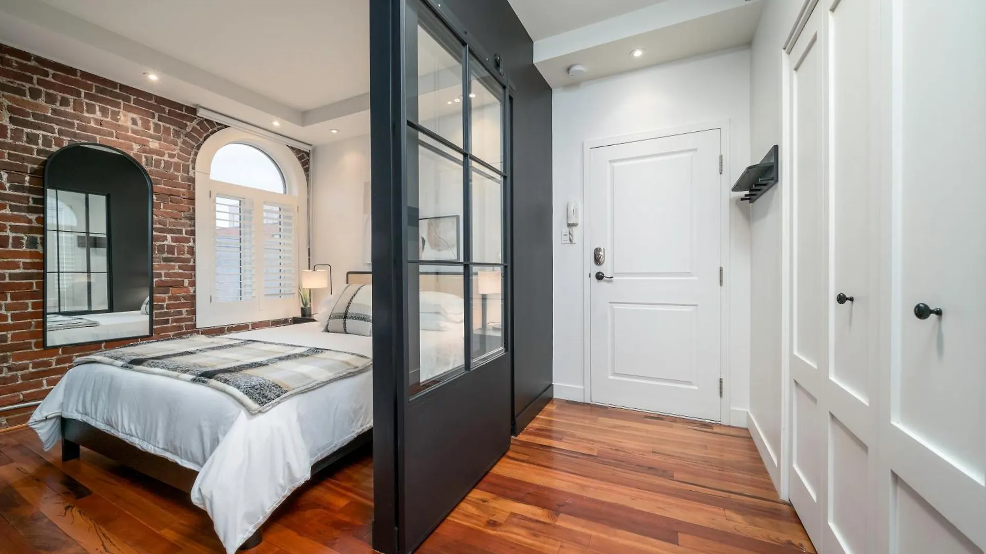 Deluxe Penthouse / / 2 In 1 Downtown Quebec City