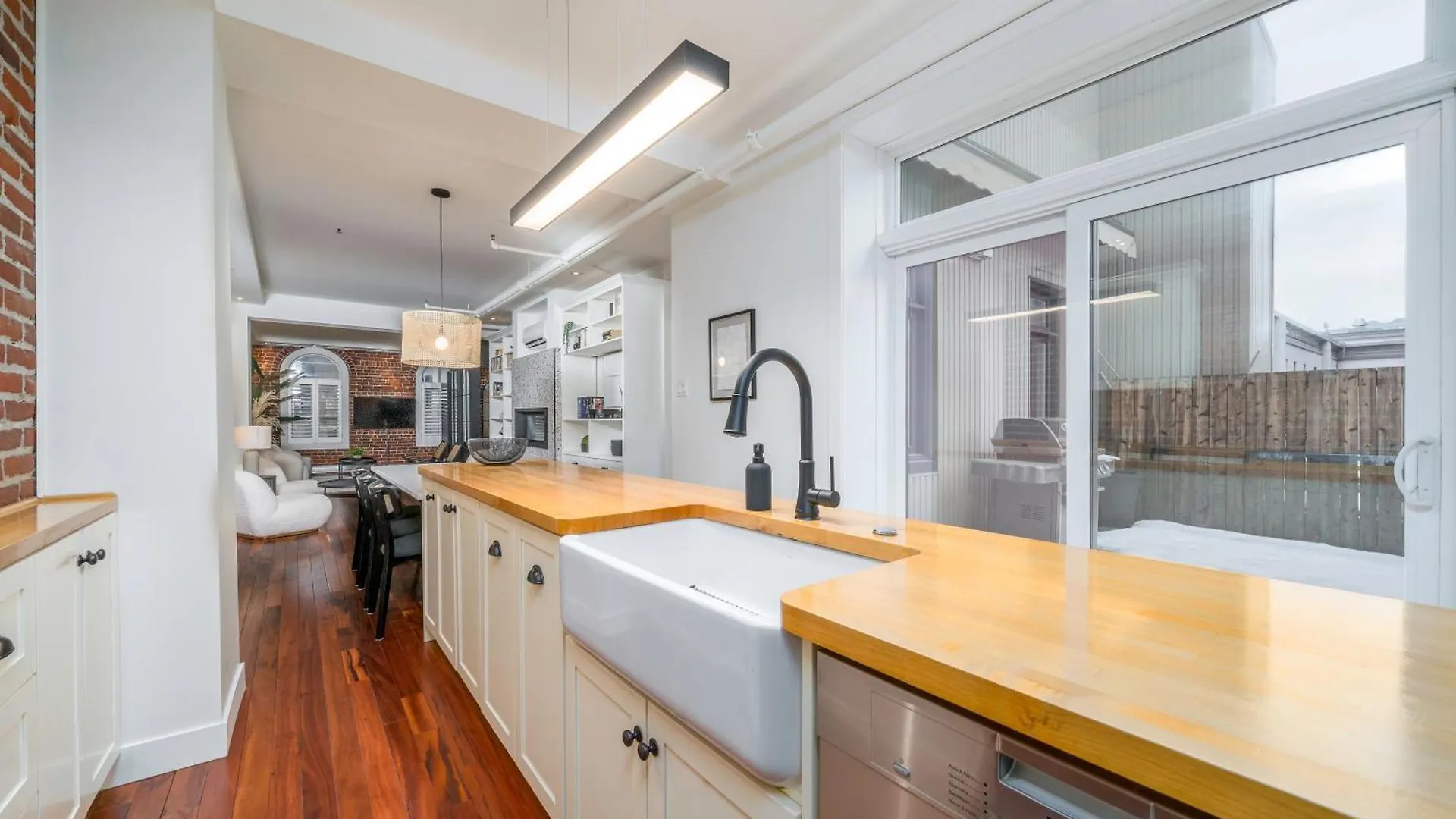 Deluxe Penthouse / / 2 In 1 Downtown Quebec City