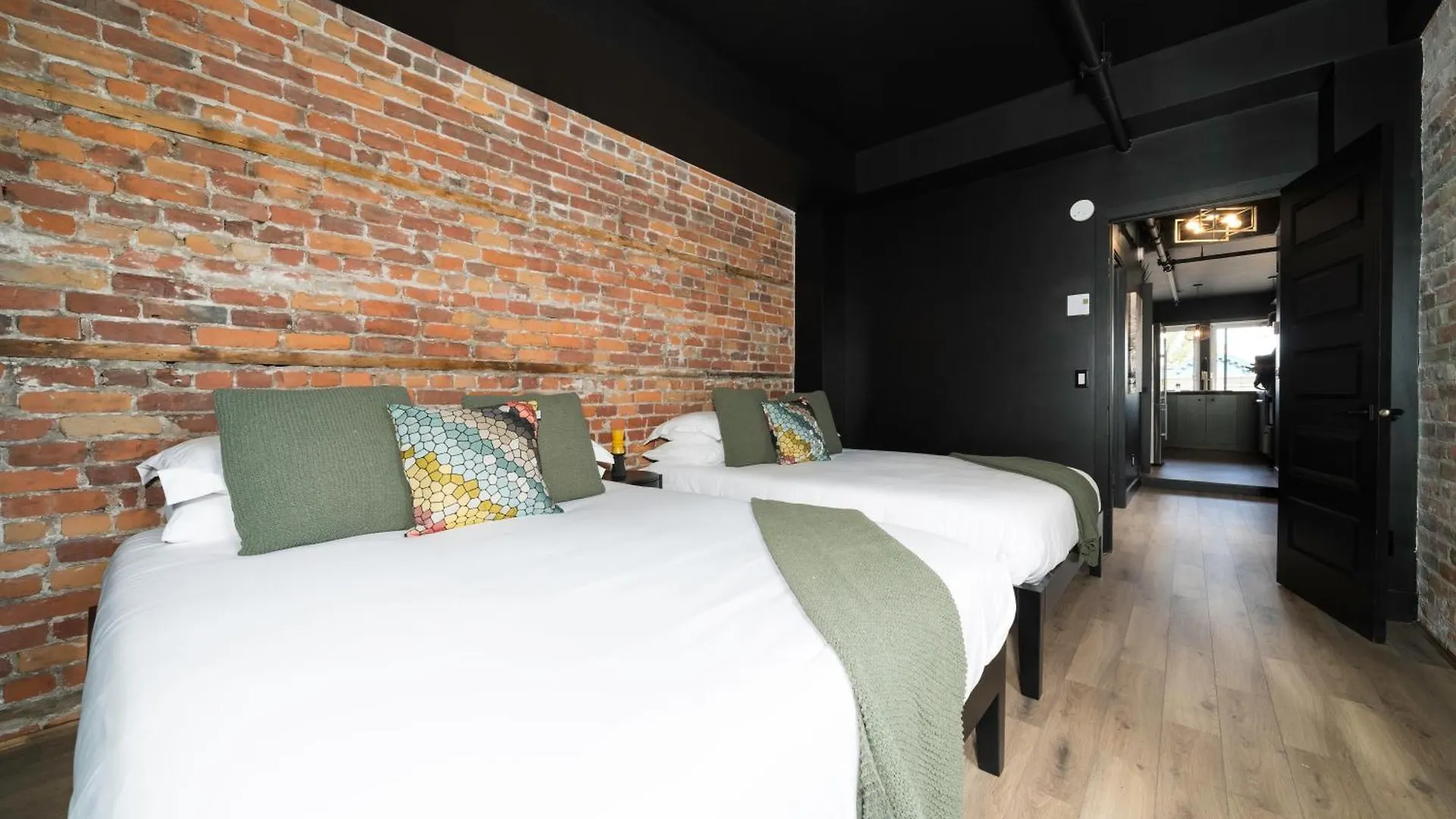 Deluxe Penthouse / / 2 In 1 Downtown Quebec City